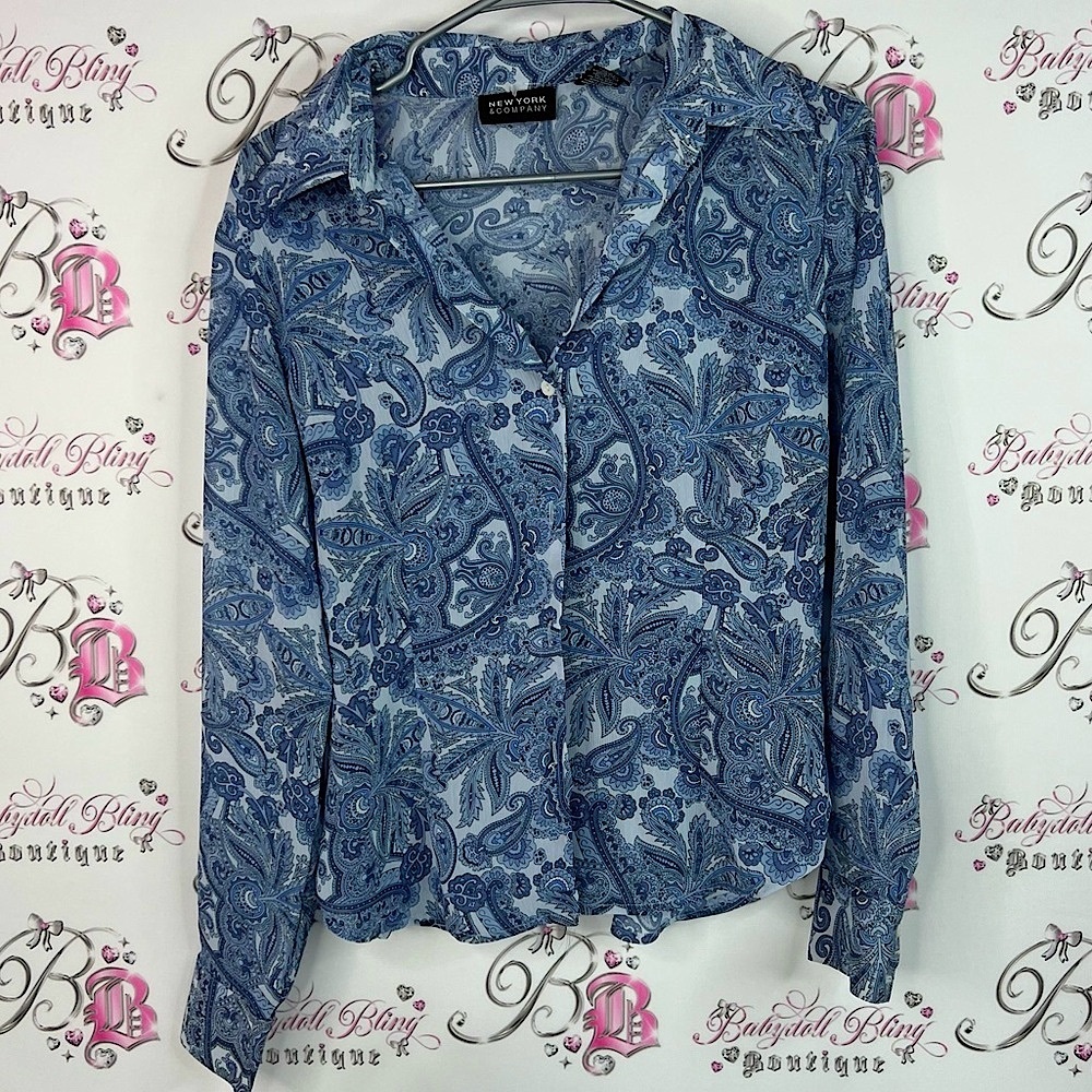 New York & Company button up collared preppy Blue Paisley Button Down Shirt